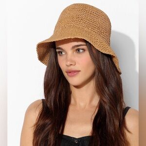 New with tag UO bucket hat